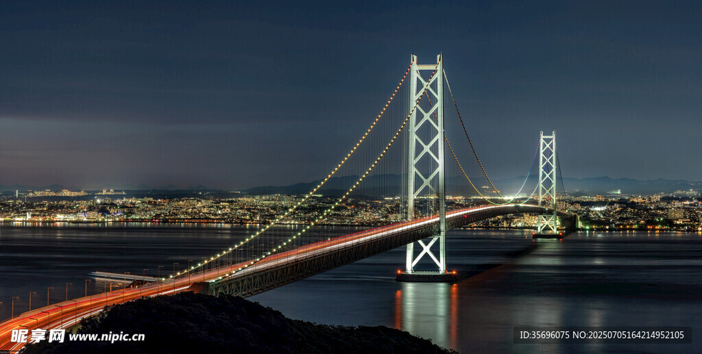 夜晚跨海大桥壮丽景观