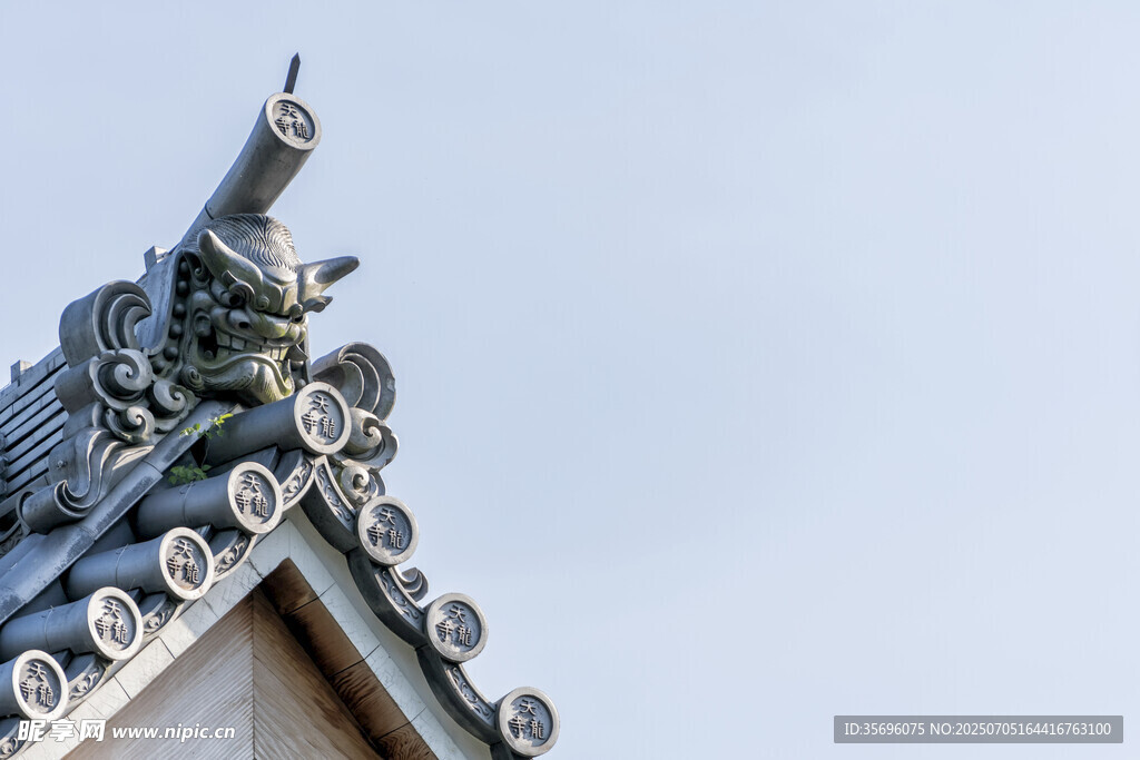 中式古建筑屋脊神兽特写
