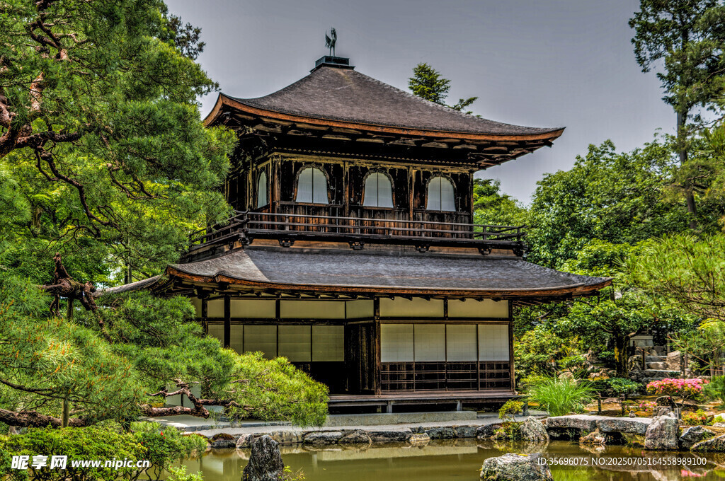日式古典双层亭阁景观