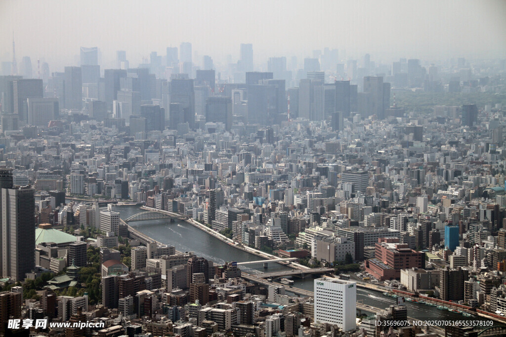 俯瞰繁华都市景观