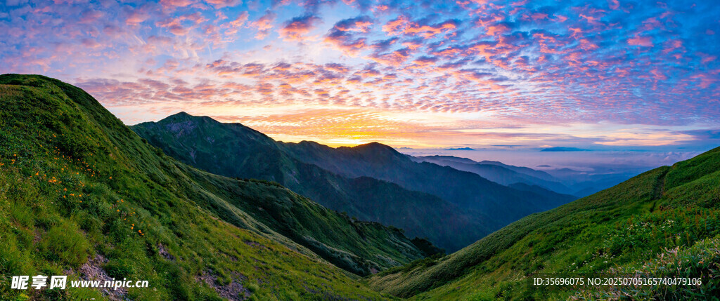 山间绚丽晚霞美景