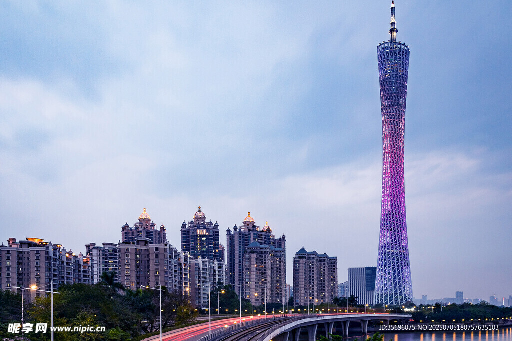 日落的广州塔