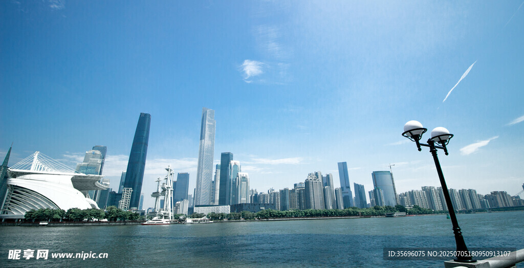 隔江而望广州国际金融中心
