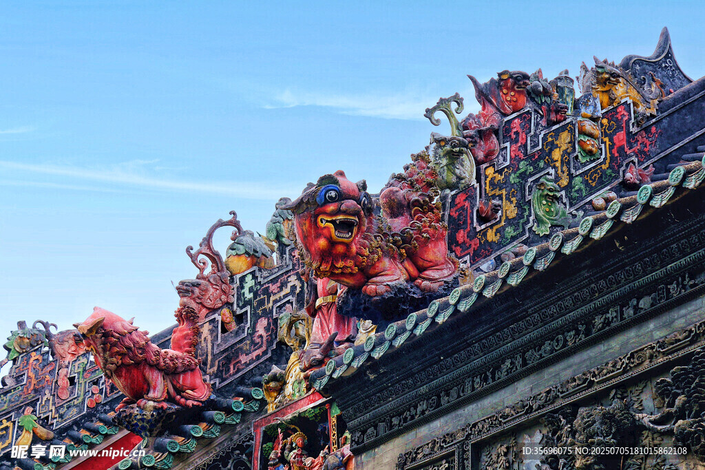 陈家祠传统的屋檐祥狮雕塑