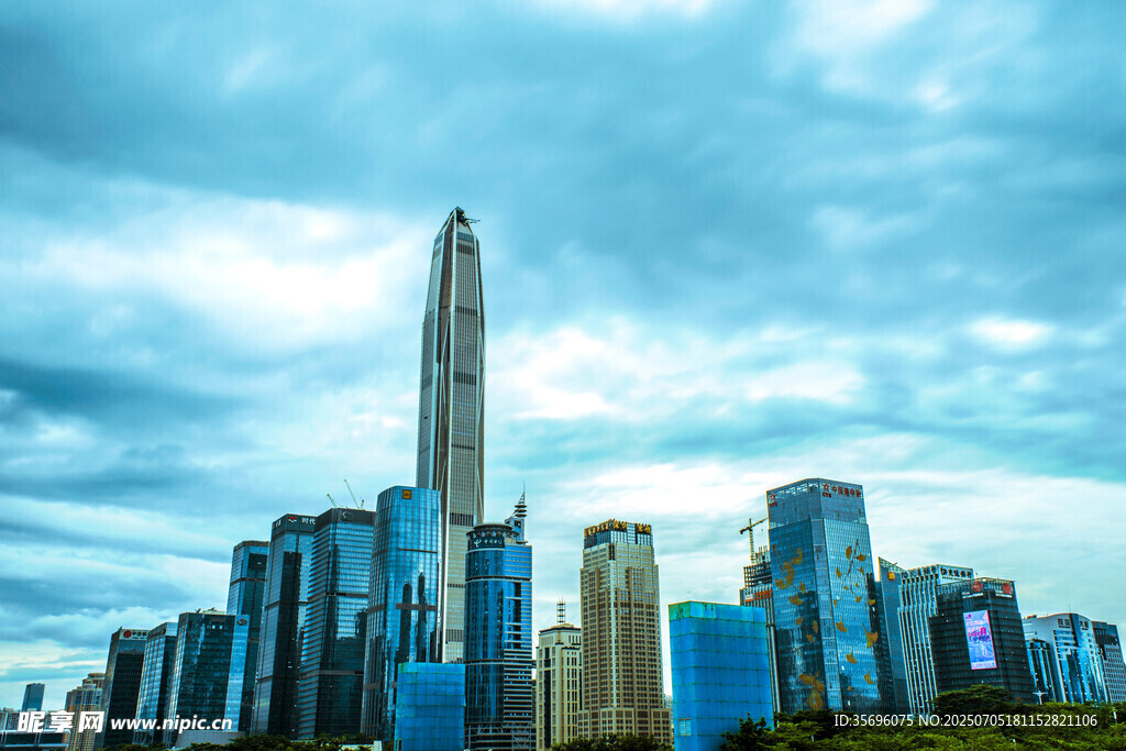 城市建筑风光云朵背景图