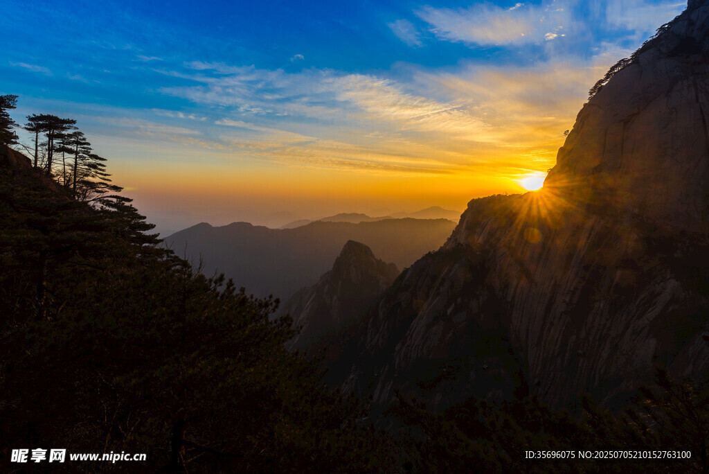 山间日出美景