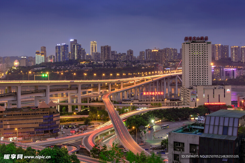 城市立交桥夜景璀璨