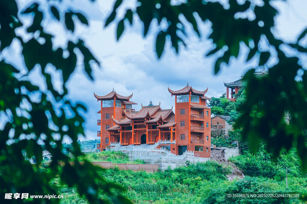 山林间的中式古建筑