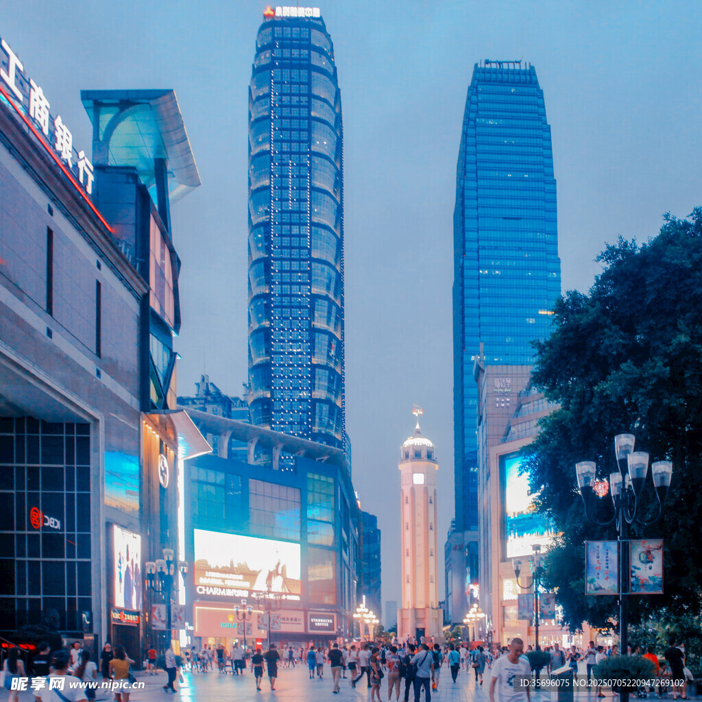 繁华都市商业街夜景