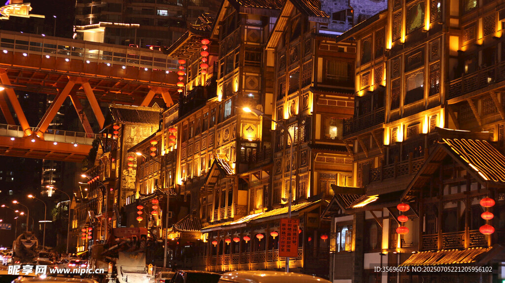 城市夜景中的璀璨建筑