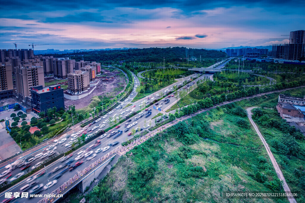 城市高架桥与周边景观