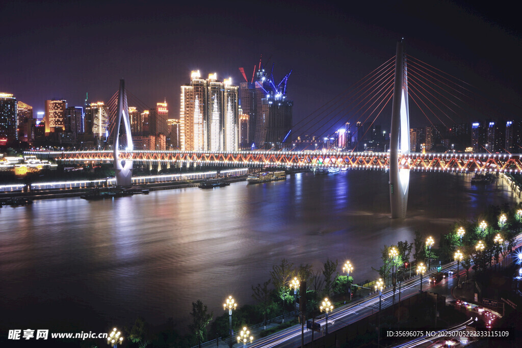 城市璀璨夜景河畔风光