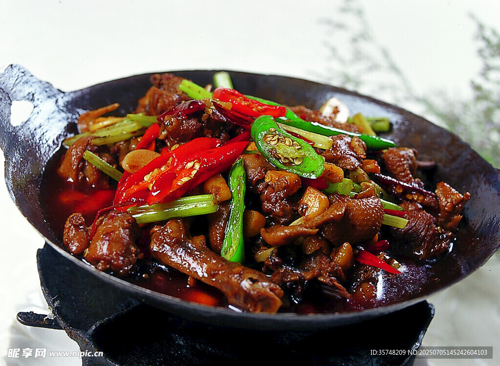 美味干锅食材丰富诱人