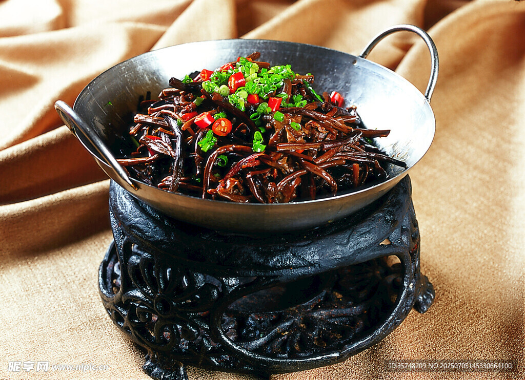 美味干锅茶树菇