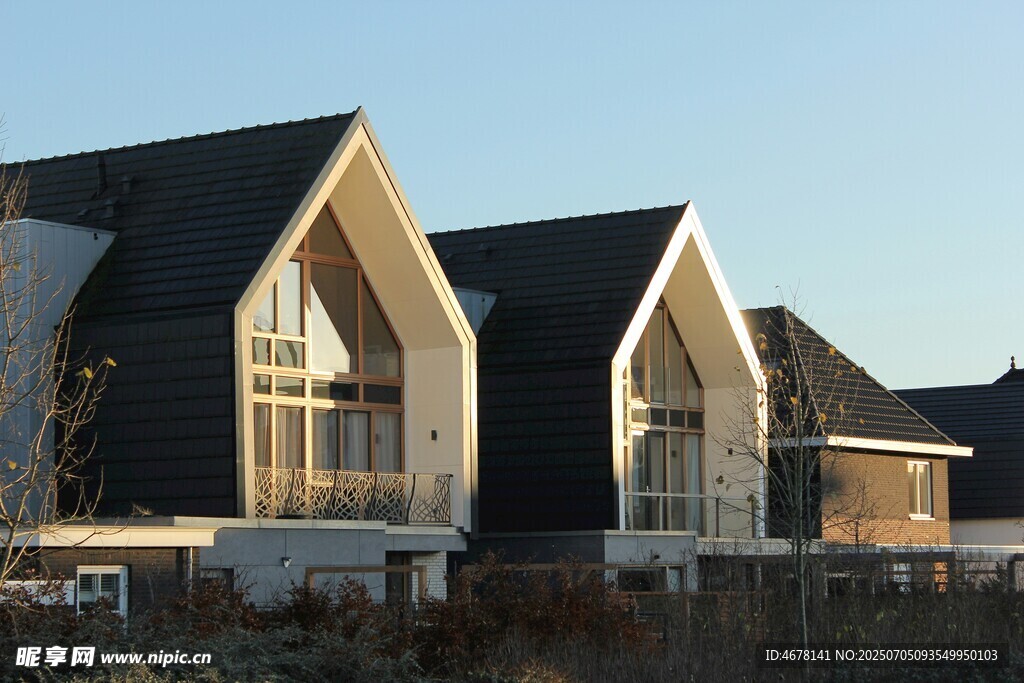 现代风格三角形屋顶住宅