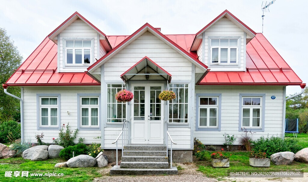 红顶白墙乡村独栋小屋