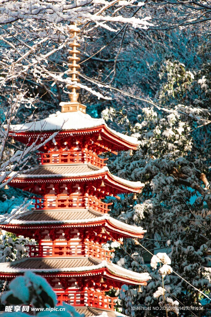 日本传统红色多层宝塔