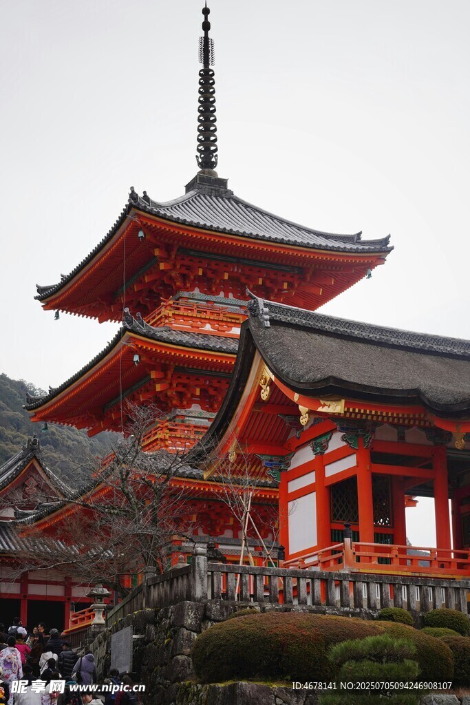 日本传统红色寺庙建筑