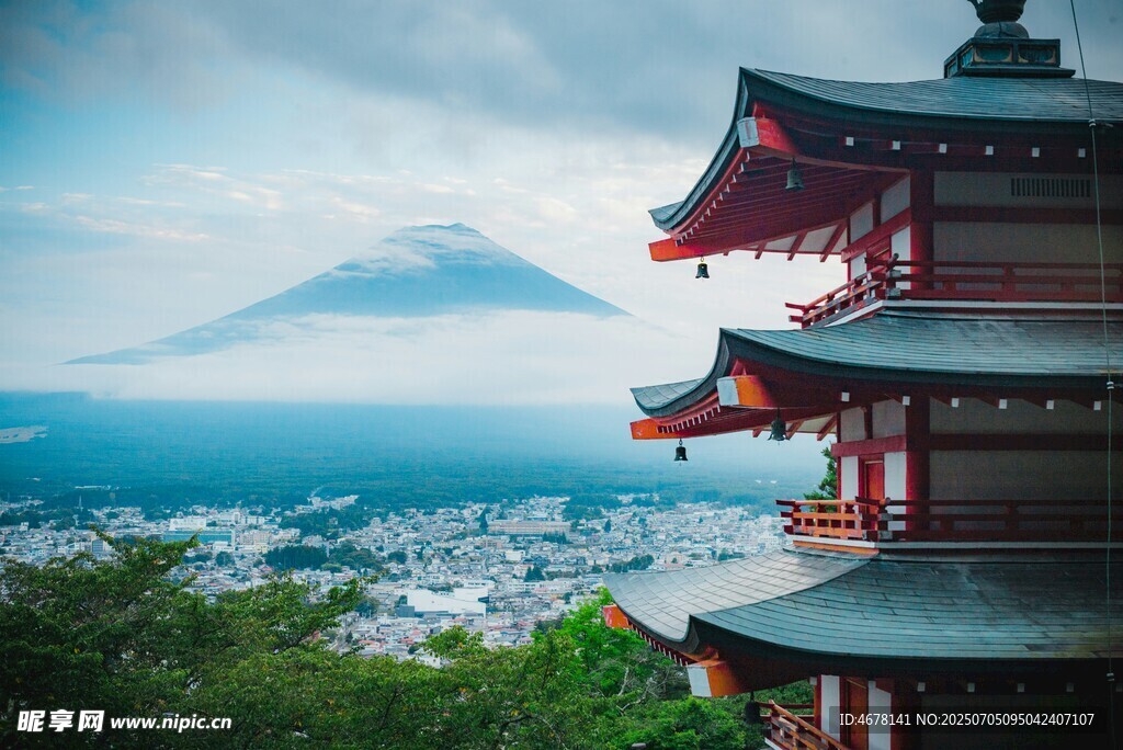 富士山下的传统日式建筑