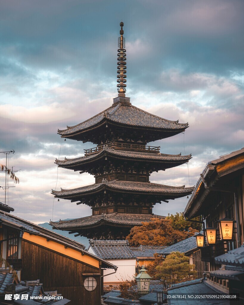 日本古朴五重塔景观