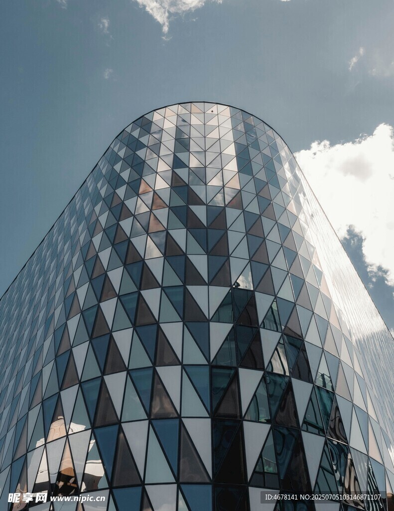 现代几何风格玻璃建筑