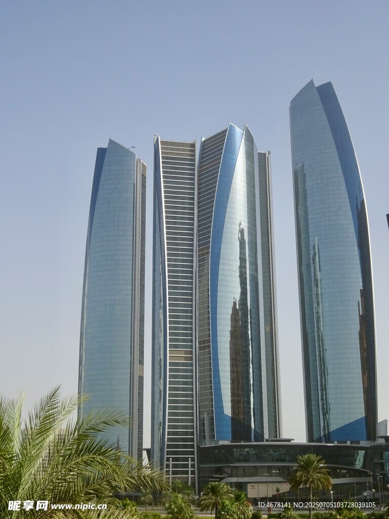 现代摩天大楼建筑群景观