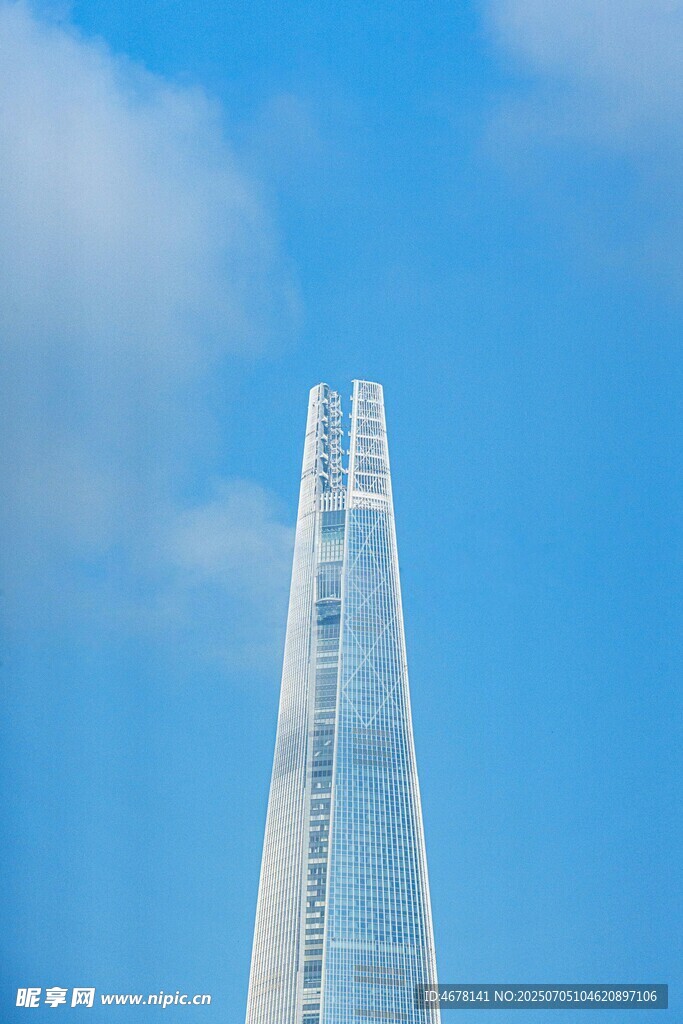 高耸入云的摩天大楼