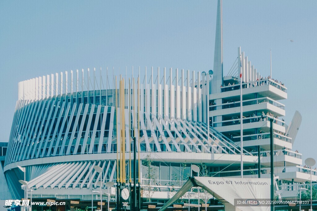 现代风格的独特城市建筑