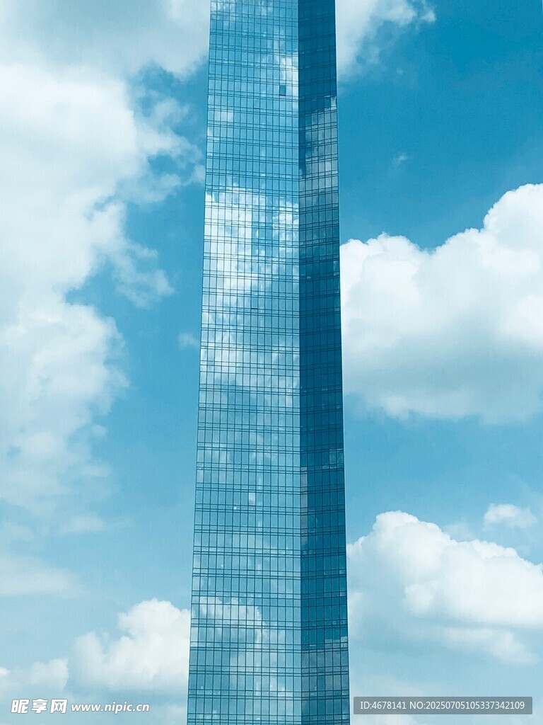 高耸入云的摩天大楼