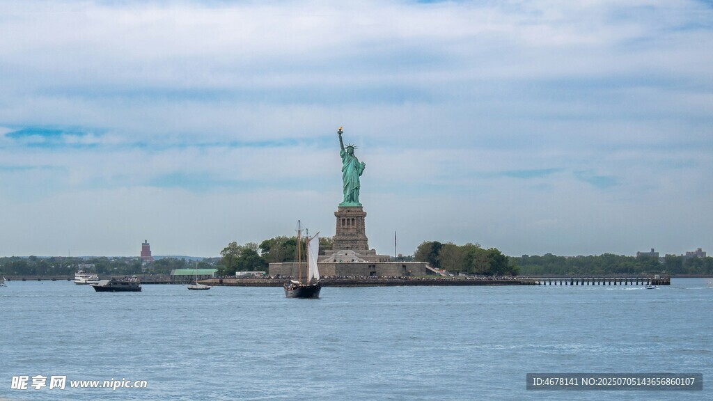 自由女神像远景