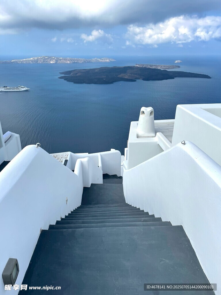 圣托里尼海景白色阶梯