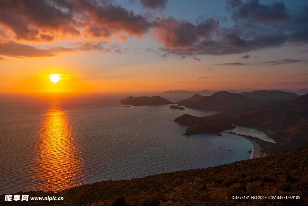 海上壮丽日出美景