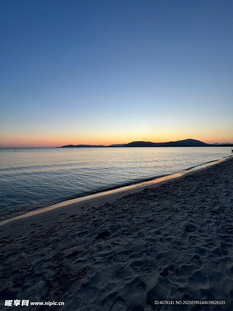 海边日落沙滩美景