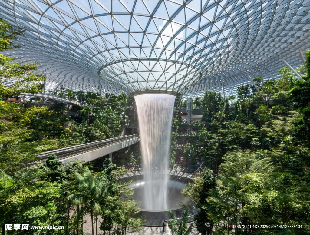 新加坡星耀樟宜瀑布景观