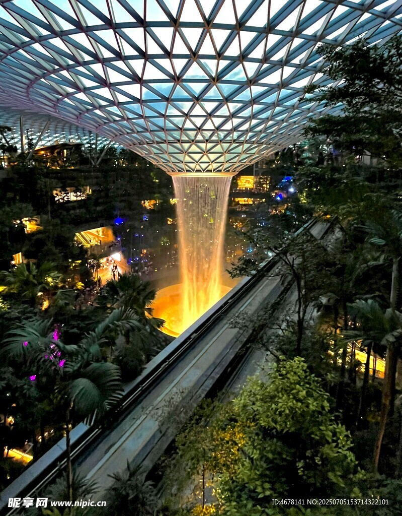 新加坡樟宜机场璀璨景观