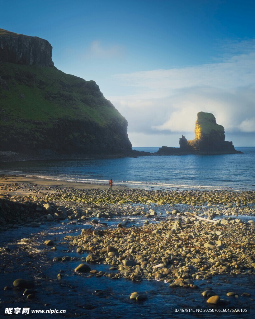 海岸边的美丽礁石景观