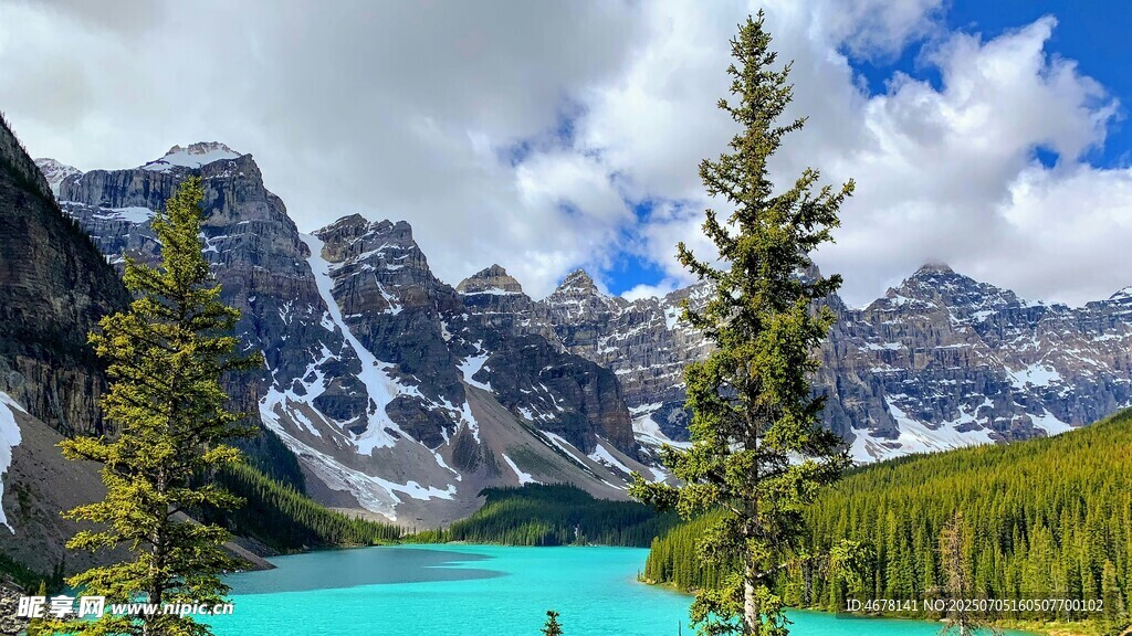 美丽湖光山色的自然景观