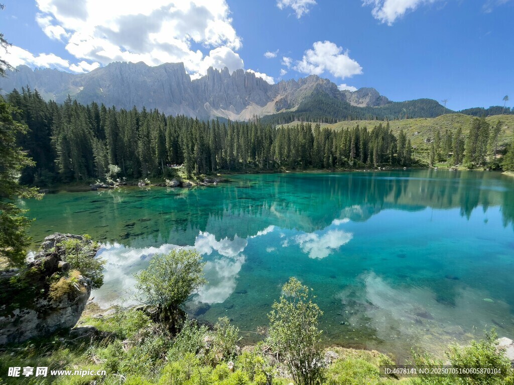 美丽的高山湖泊风光