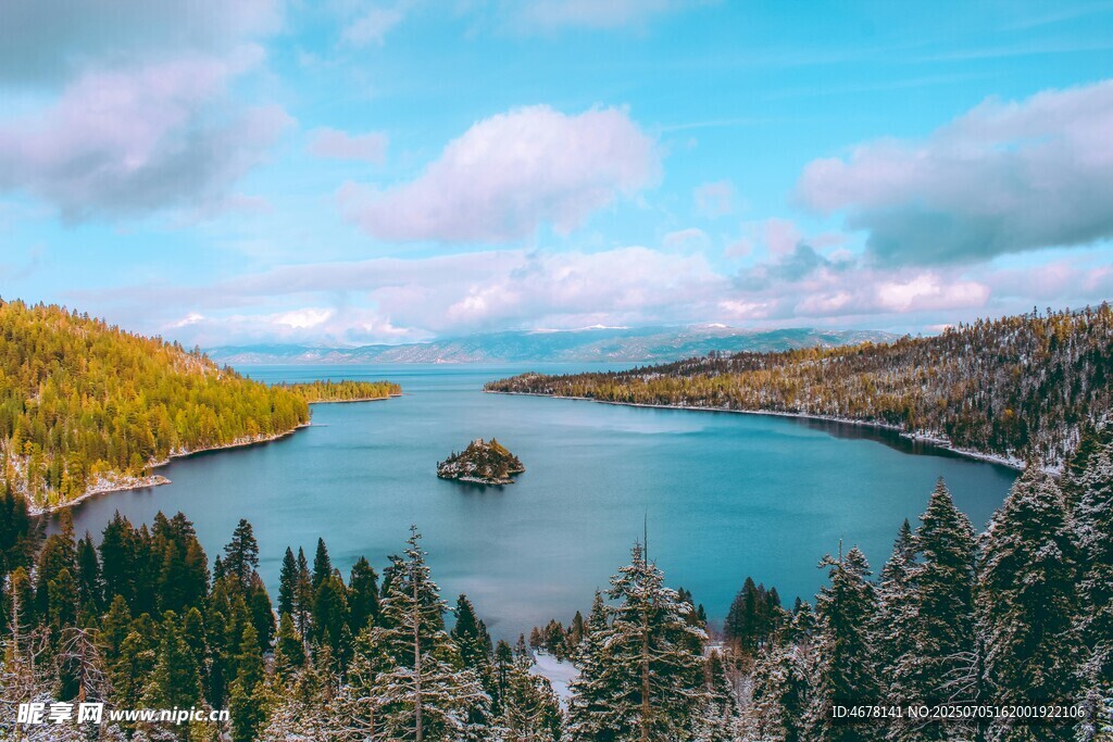湖畔山林美景