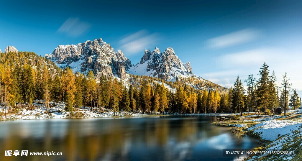 秋日山湖美景