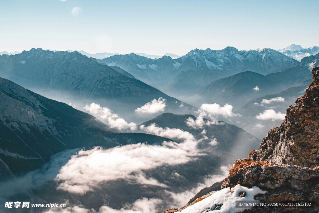高山云海壮丽风光