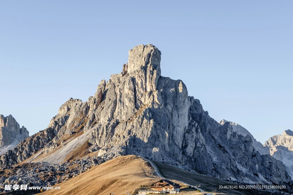 巍峨壮丽的高山景观