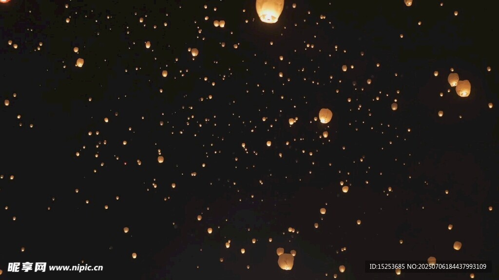 夜空飘飞的许愿孔明灯