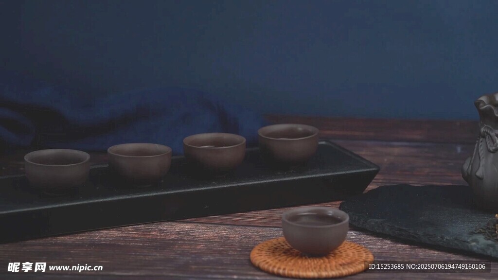 静谧茶席古朴茶具陈列