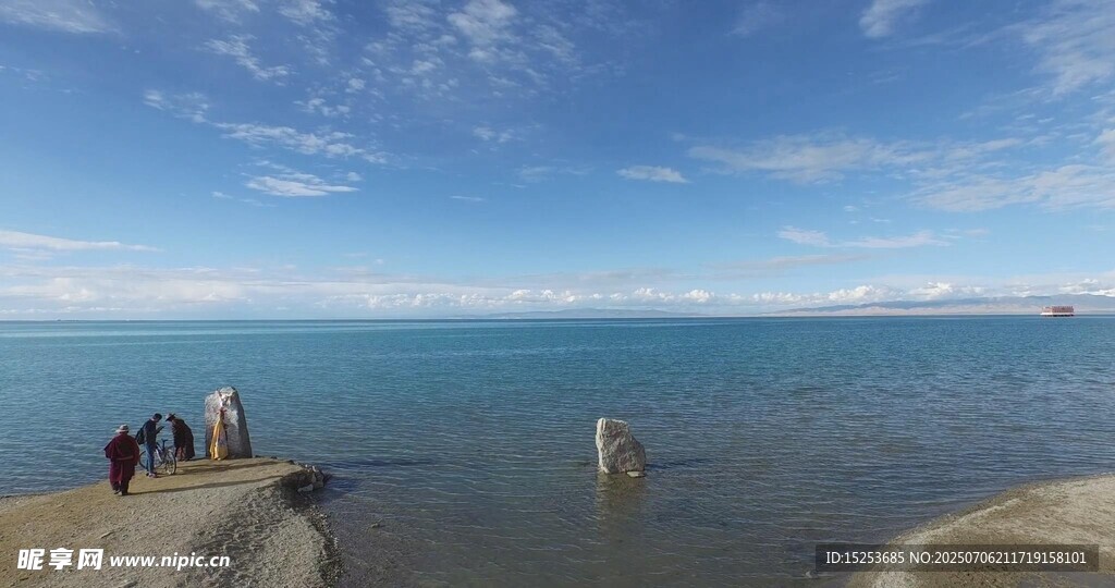 海边漫步美景