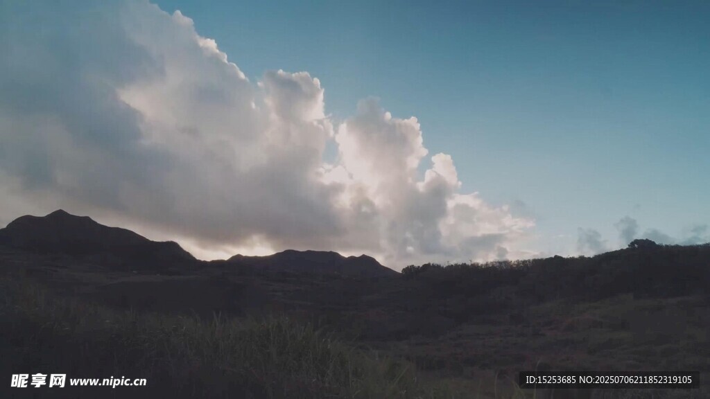 山间云景
