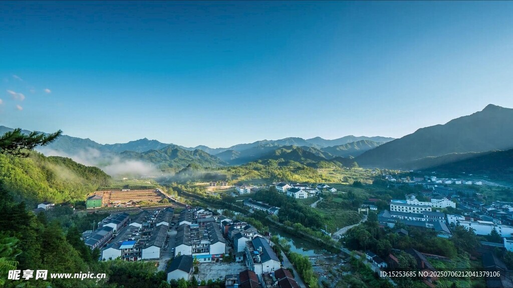 山间小镇美景