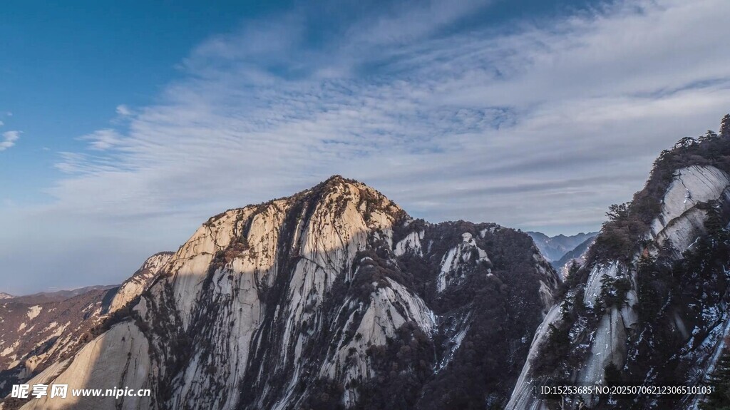巍峨华山壮丽山景