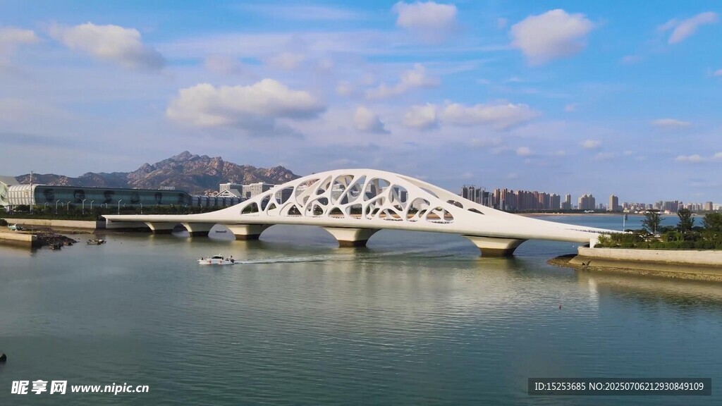 美丽跨河桥梁风景