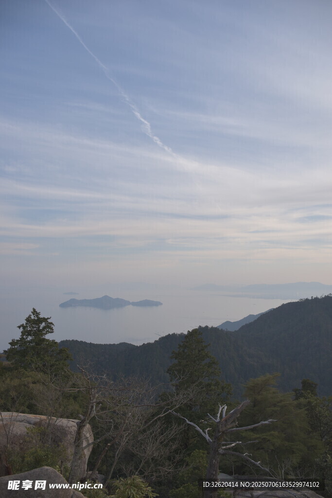 山间远眺海景